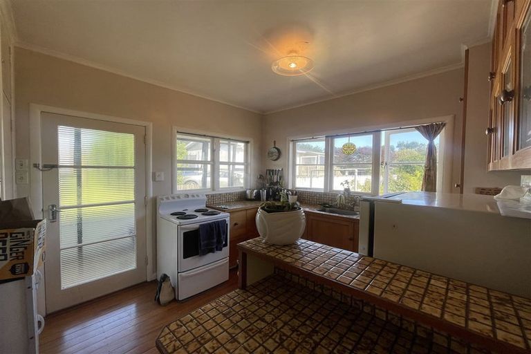 Photo of property in 90 Roberts Road, Te Atatu South, Auckland, 0610