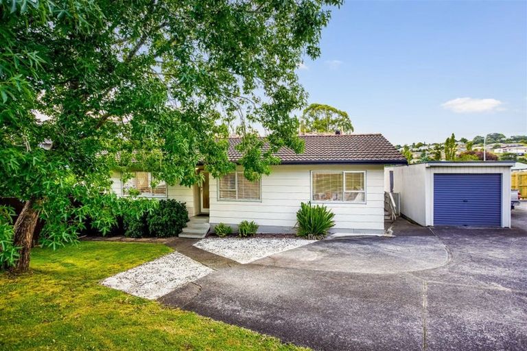 Photo of property in 2/9 Cedar Heights Avenue, Massey, Auckland, 0614