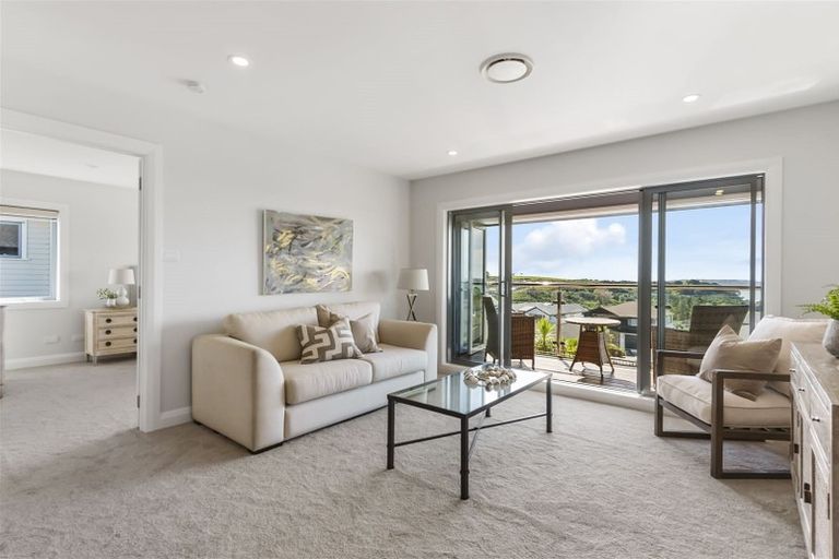 Photo of property in 33 Te Oneroa Way, Long Bay, Auckland, 0630