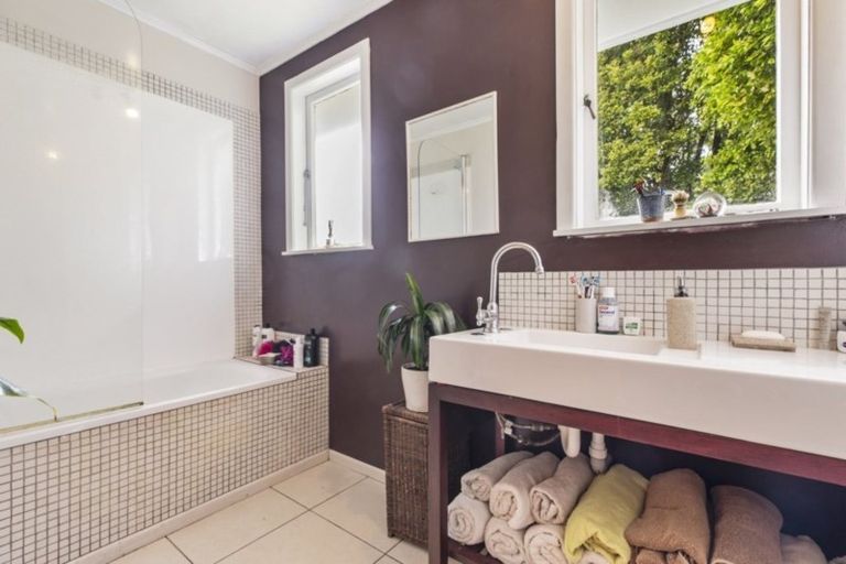 Photo of property in 7 Kelwyn Road, Kelston, Auckland, 0602