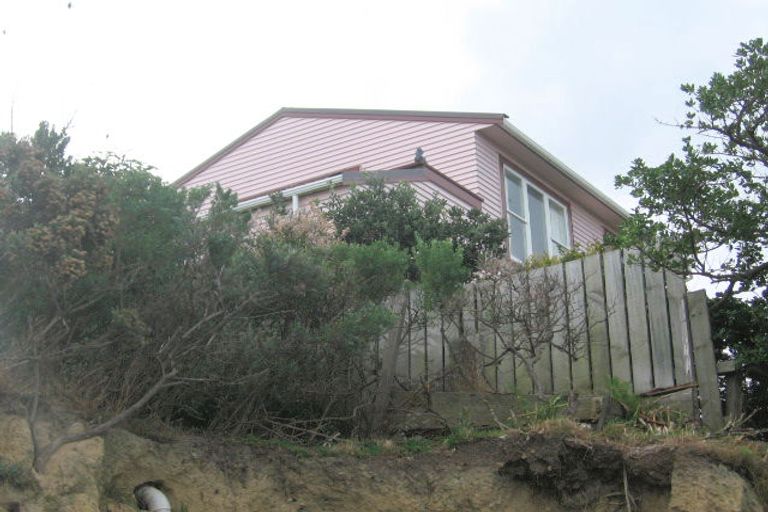 Photo of property in 8 Bowes Crescent, Strathmore Park, Wellington, 6022