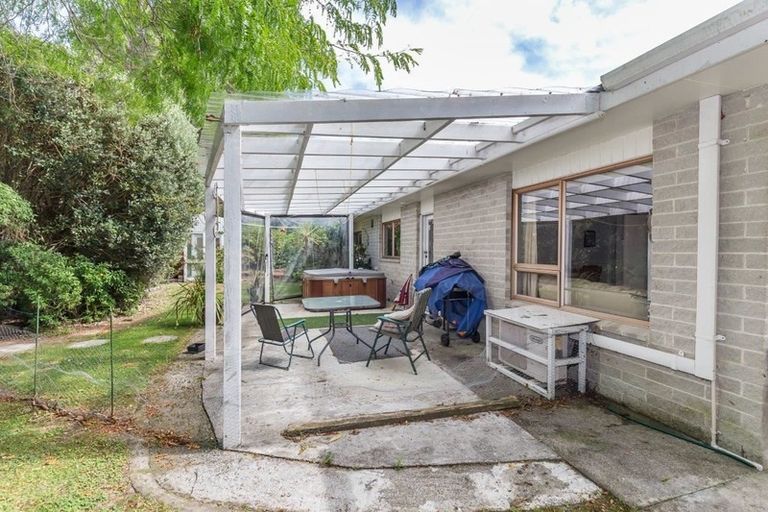 Photo of property in 470 Tararua Road, Levin, 5571
