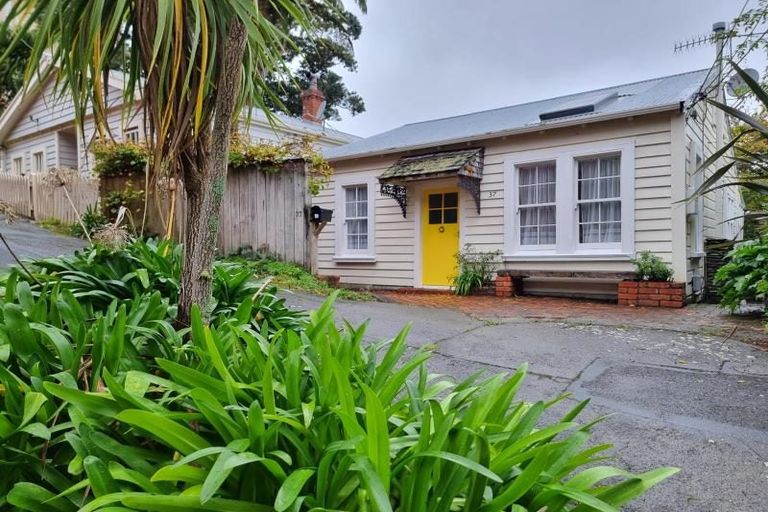 Photo of property in 37 Glenbervie Terrace, Thorndon, Wellington, 6011