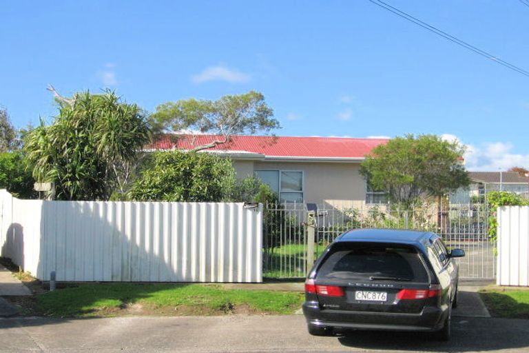 Photo of property in 18 Serrano Place, Clover Park, Auckland, 2023