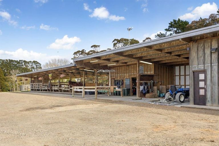 Photo of property in 124 Rimmer Road, Helensville, 0875