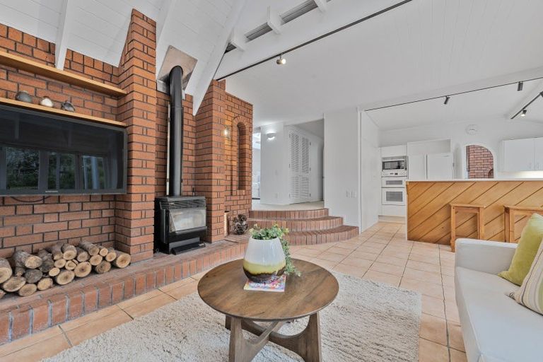 Photo of property in 94 Kowhai Road, Campbells Bay, Auckland, 0630