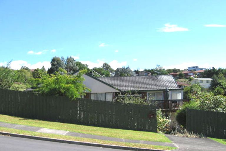 Photo of property in 28 Weetman Drive, Browns Bay, Auckland, 0630