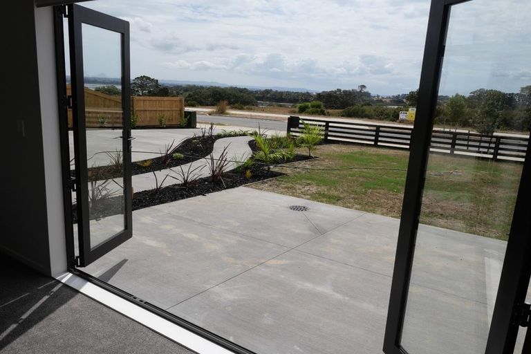 Photo of property in 11 Wheriko Avenue, Glenbrook, Waiuku, 2681