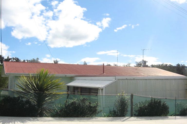 Photo of property in 8 Watts Street, Waipawa, 4210