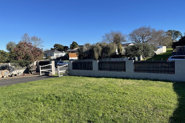 Photo of property in 13 Lisa Rise, Half Moon Bay, Auckland, 2012