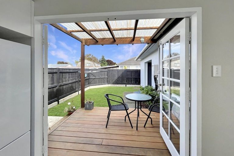 Photo of property in 4 Bristol Crescent, Roslyn, Palmerston North, 4414