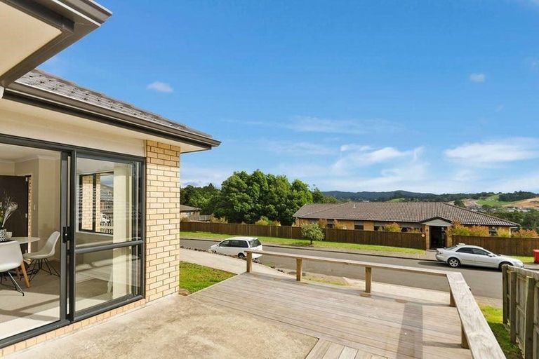 Photo of property in 65 Tiriwa Drive, Massey, Auckland, 0614