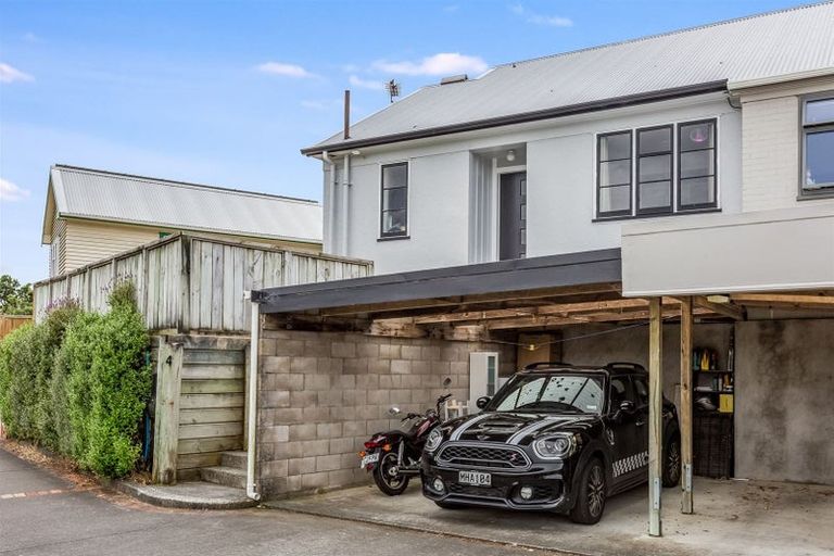 Photo of property in 4 Rodney Street, Northland, Wellington, 6012