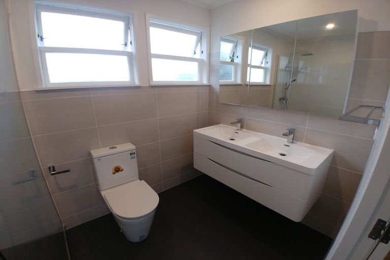 Photo of property in 89 Lauderdale Road, Birkdale, Auckland, 0626