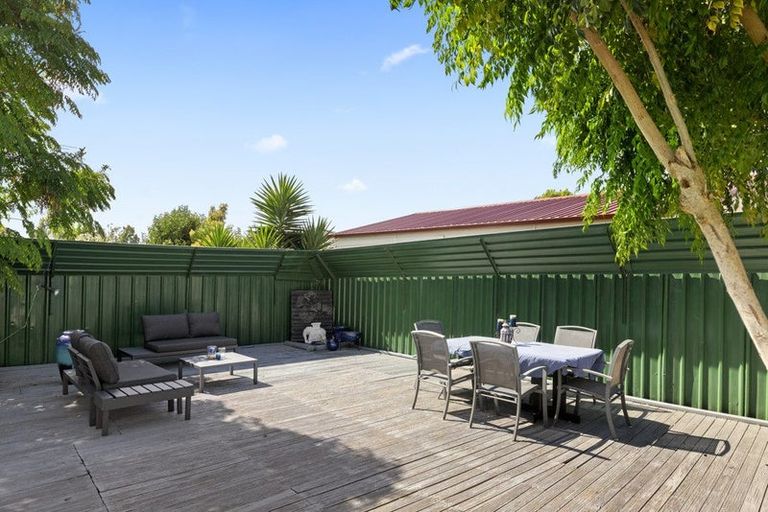 Photo of property in 3 Iris Place, Clendon Park, Auckland, 2103