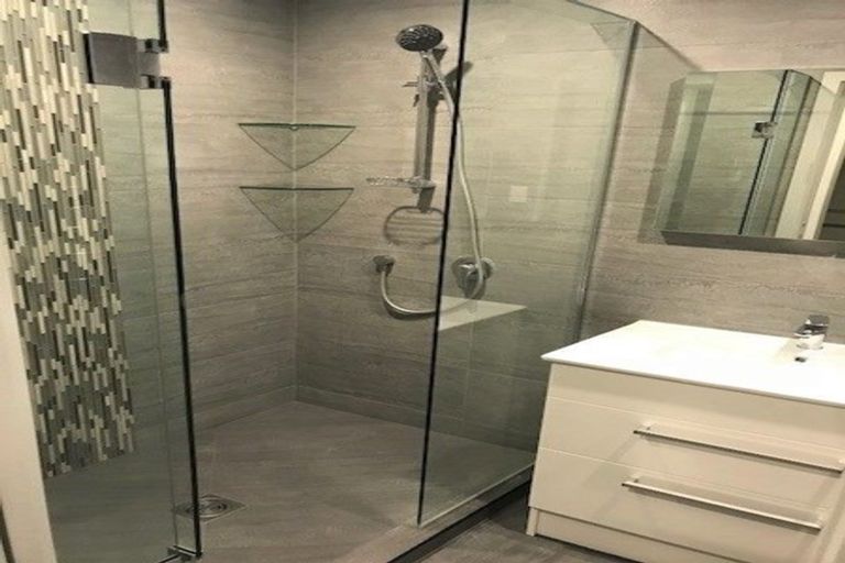 Photo of property in 37 Riverglade Parkway, Te Atatu South, Auckland, 0610