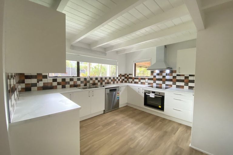 Photo of property in 2/24 Matipo Road, Mairangi Bay, Auckland, 0630