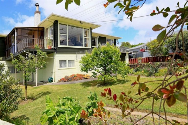 Photo of property in 11 Meadow Crescent, Te Atatu South, Auckland, 0602