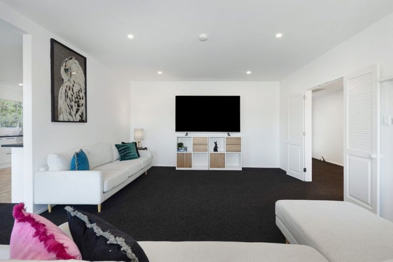 Photo of property in 99 Akaroa Drive, Maupuia, Wellington, 6022