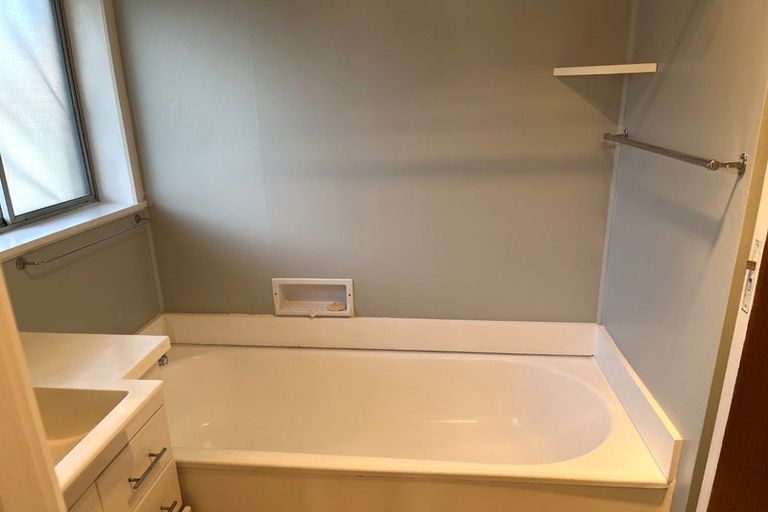 Photo of property in 1/71 Royal View Road, Te Atatu South, Auckland, 0610