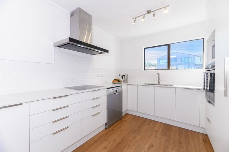 Photo of property in 2/68 View Road, Henderson, Auckland, 0612
