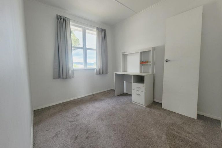 Photo of property in 25 Sievers Grove, Cannons Creek, Porirua, 5024