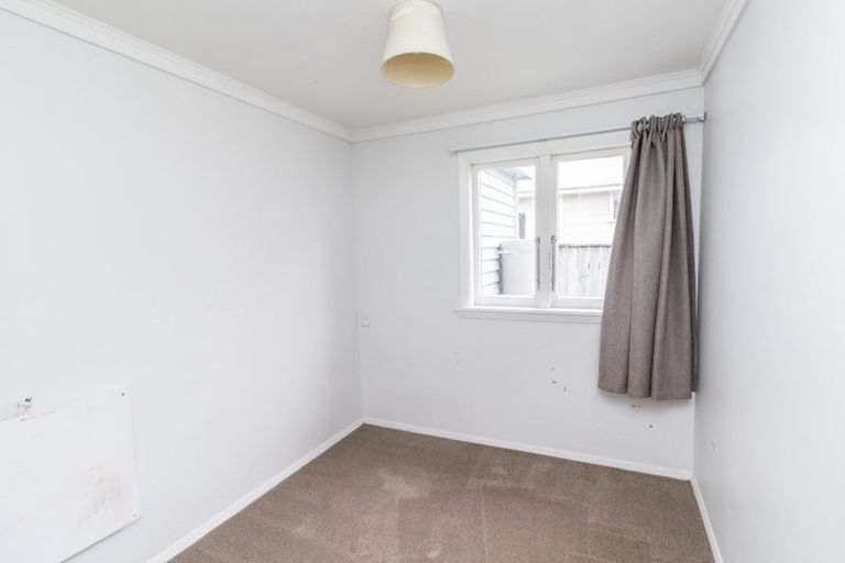 Photo of property in 88 Queenwood Road, Levin, 5510