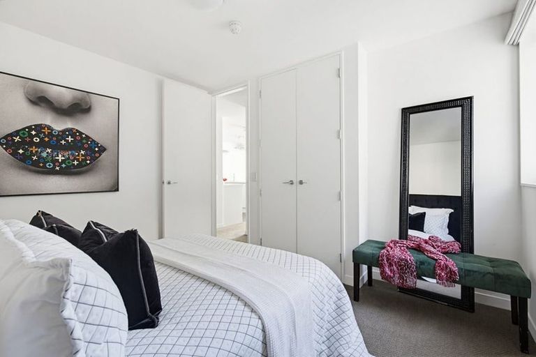 Photo of property in Montreaux Apartments, 9i/164 The Terrace, Wellington Central, Wellington, 6011
