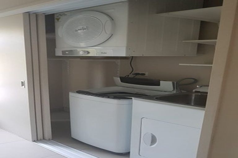 Photo of property in 52 Maungaraki Road, Korokoro, Lower Hutt, 5012