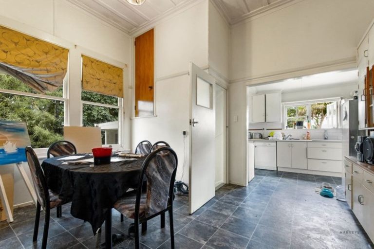 Photo of property in 17 Awaroa Road, Sunnyvale, Auckland, 0612