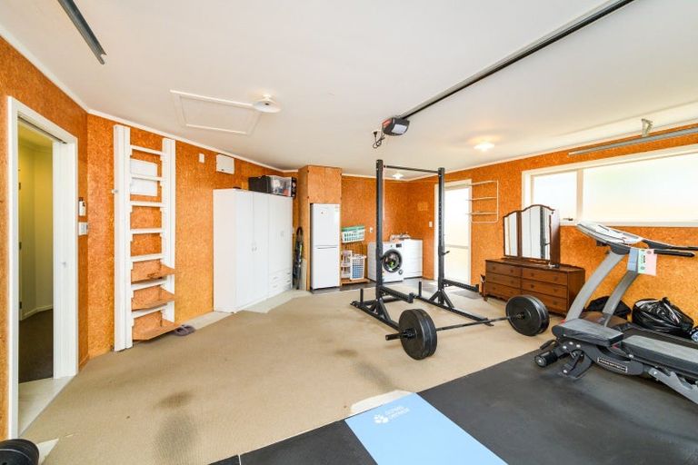 Photo of property in 98 Rosalie Terrace, Kelvin Grove, Palmerston North, 4414