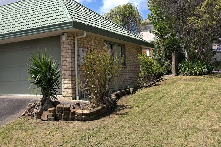 Photo of property in 2 Baltic Place, Goodwood Heights, Auckland, 2105