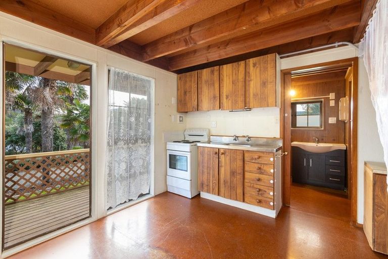 Photo of property in 17 Harbour View Road, Leigh, 0985