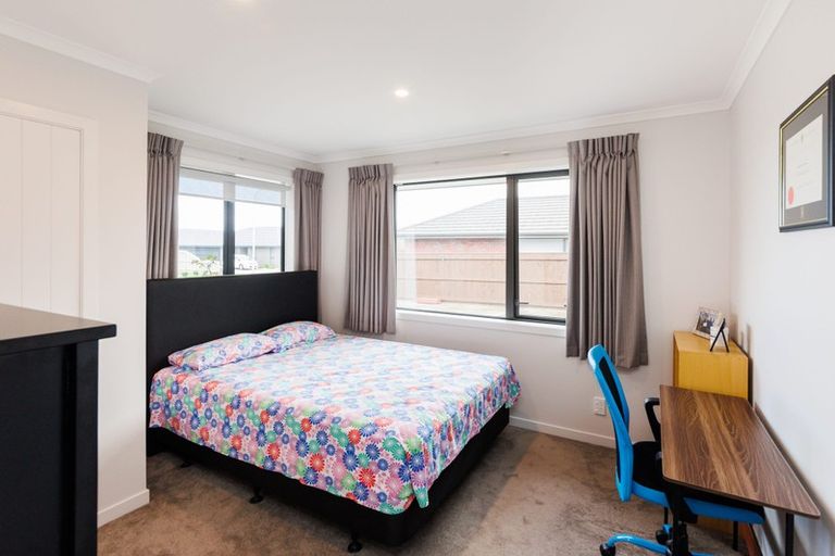 Photo of property in 7 Cyprus Place, Fitzherbert, Palmerston North, 4410