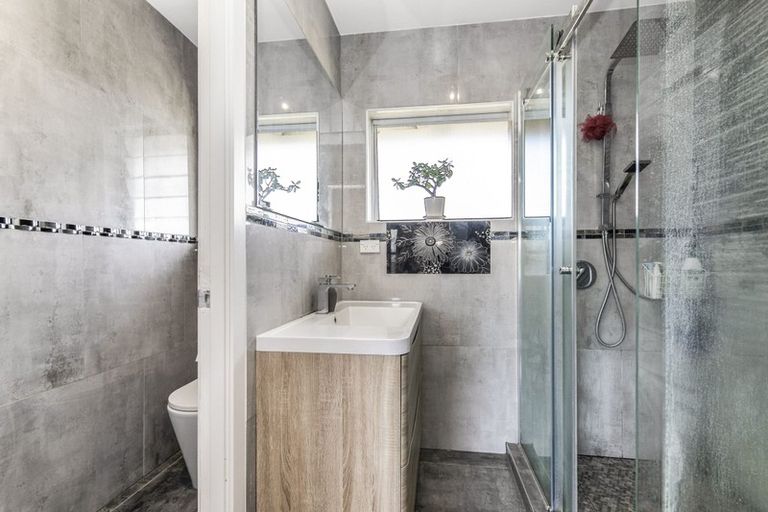 Photo of property in 2/55 Glenmore Road, Sunnyhills, Auckland, 2010