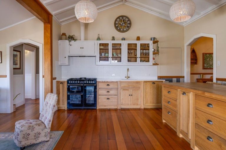 Photo of property in 21 Cobden Road, Bluff Hill, Napier, 4110