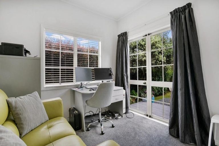 Photo of property in 11 Rifleman Rise, Unsworth Heights, Auckland, 0632
