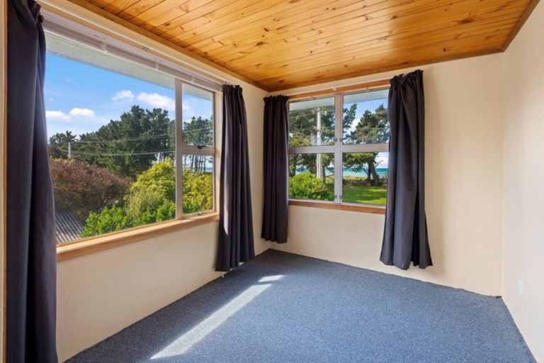 Photo of property in 6 Chamberlain Avenue, Amberley, 7481