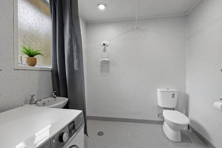 Photo of property in 7a Waterloo Place, Westown, New Plymouth, 4310