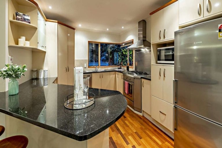 Photo of property in 2 Moravale Lane, Flat Bush, Auckland, 2016