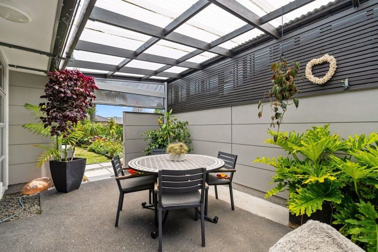 Photo of property in 2 Paradise Point Place, One Tree Point, 0118