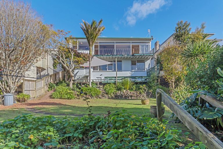 Photo of property in 181 Glenfield Road, Hillcrest, Auckland, 0627