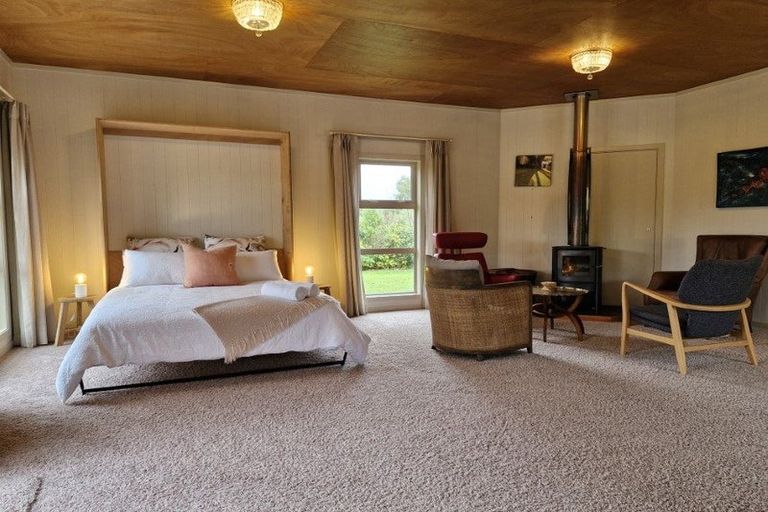 Photo of property in 243 Pheney Road, Hurford, New Plymouth, 4374