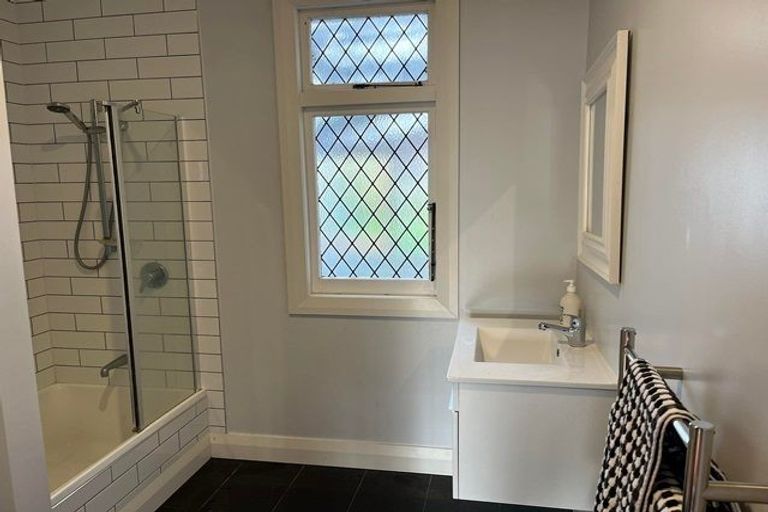 Photo of property in 8 Argyle Avenue, Takaro, Palmerston North, 4410