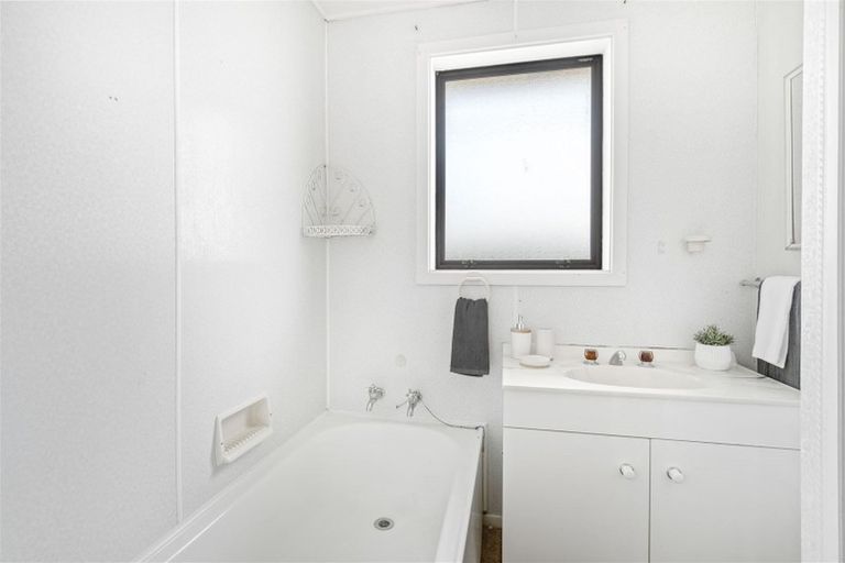 Photo of property in 121 Denise Crescent, Hornby, Christchurch, 8042