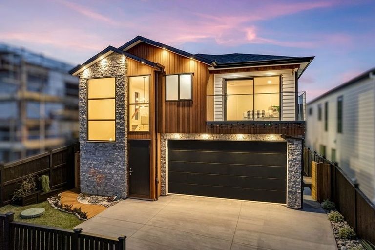 Photo of property in 14 Pakirikiri Street, Long Bay, Auckland, 0630