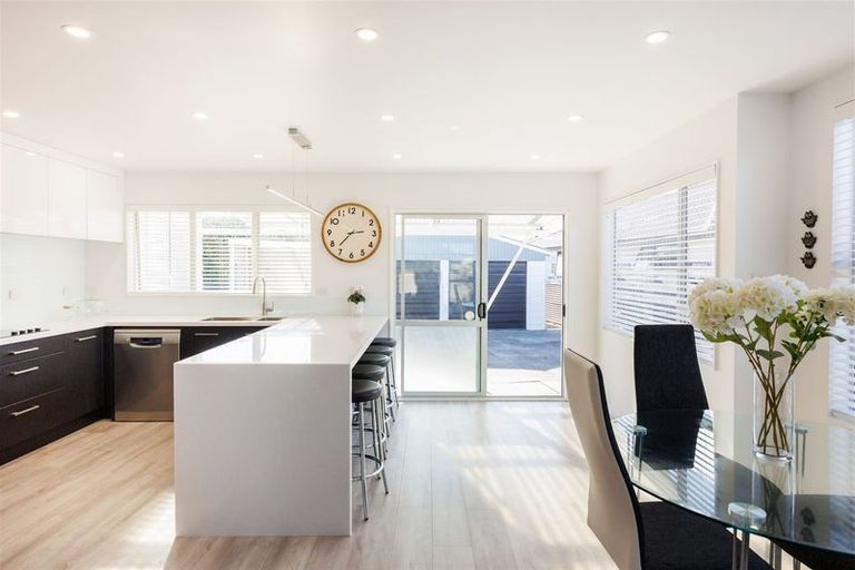 Photo of property in 17 Palliser Place, Milson, Palmerston North, 4414