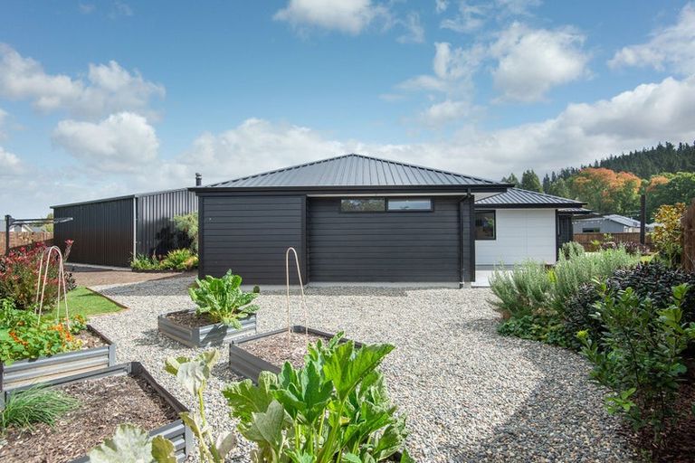 Photo of property in 10 Franks Place, Outram, 9019