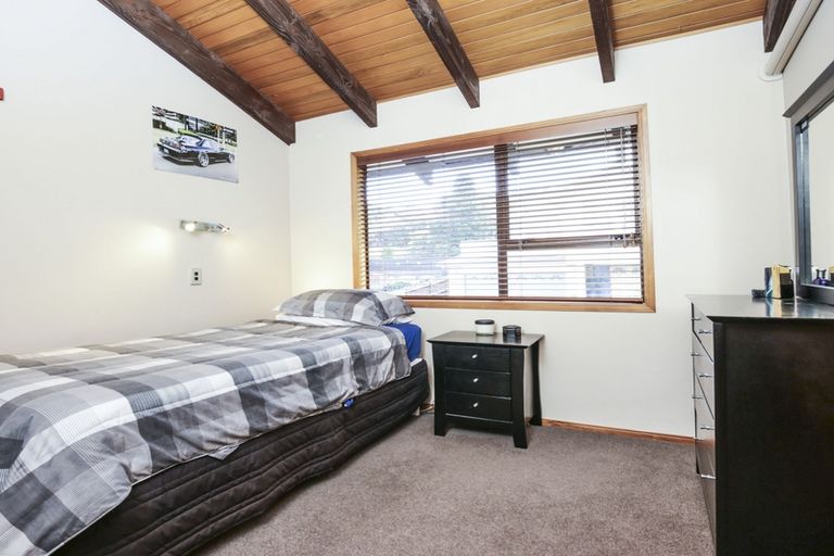 Photo of property in 23 Eleanor Place, Blockhouse Bay, Auckland, 0600