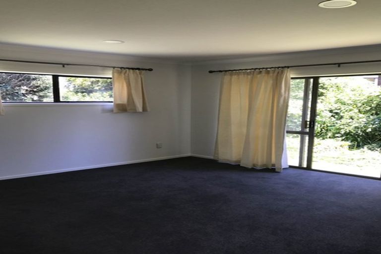 Photo of property in 14 Loloma Drive, Half Moon Bay, Auckland, 2012